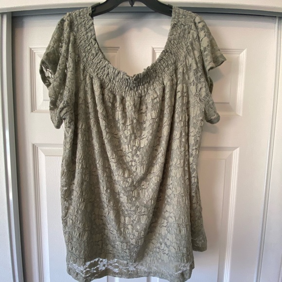 Women’s plus size top - Picture 5 of 6